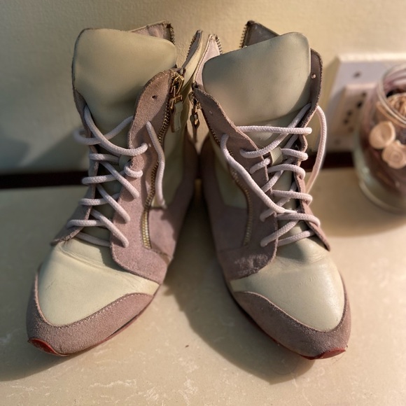 Shoes.Size - 37
